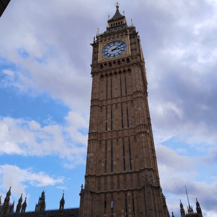 Londra'da Elizabeth Kulesi'nin yakın çekimi