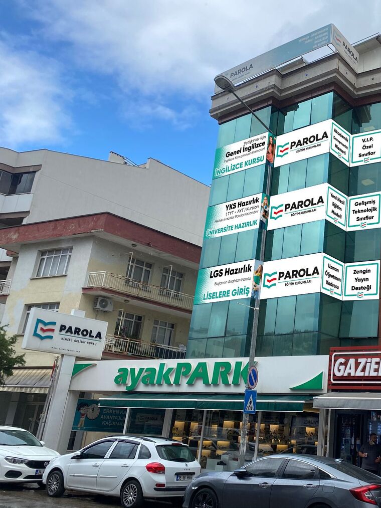 Parola Eğitim binasının cephesi, Kemalpaşa Mahallesi, Menderes